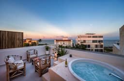 Seaside Penthouse! Rooftop Jacuzzi & Ocean Views! - Image 4