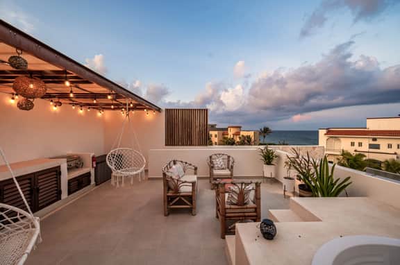 Seaside Penthouse! Rooftop Jacuzzi & Ocean Views! - Image 5